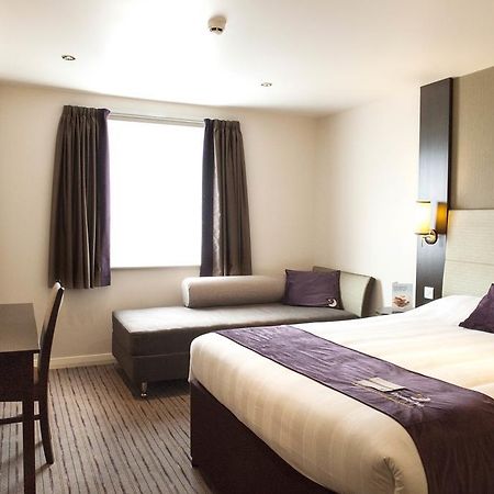 Premier Inn Dunfermline Exterior photo