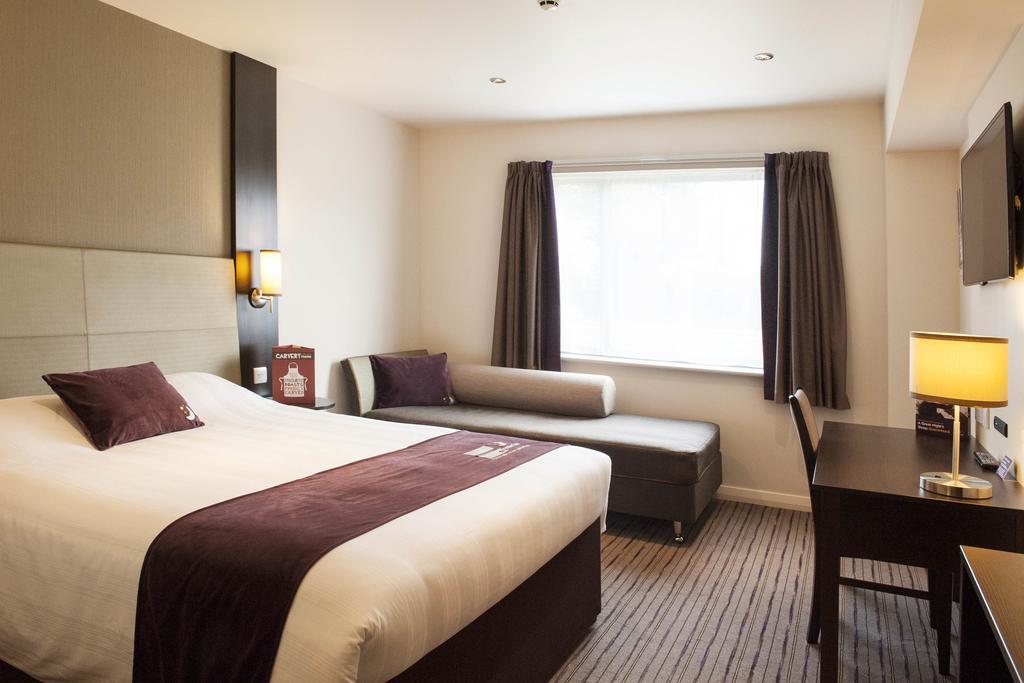 Premier Inn Dunfermline Exterior photo