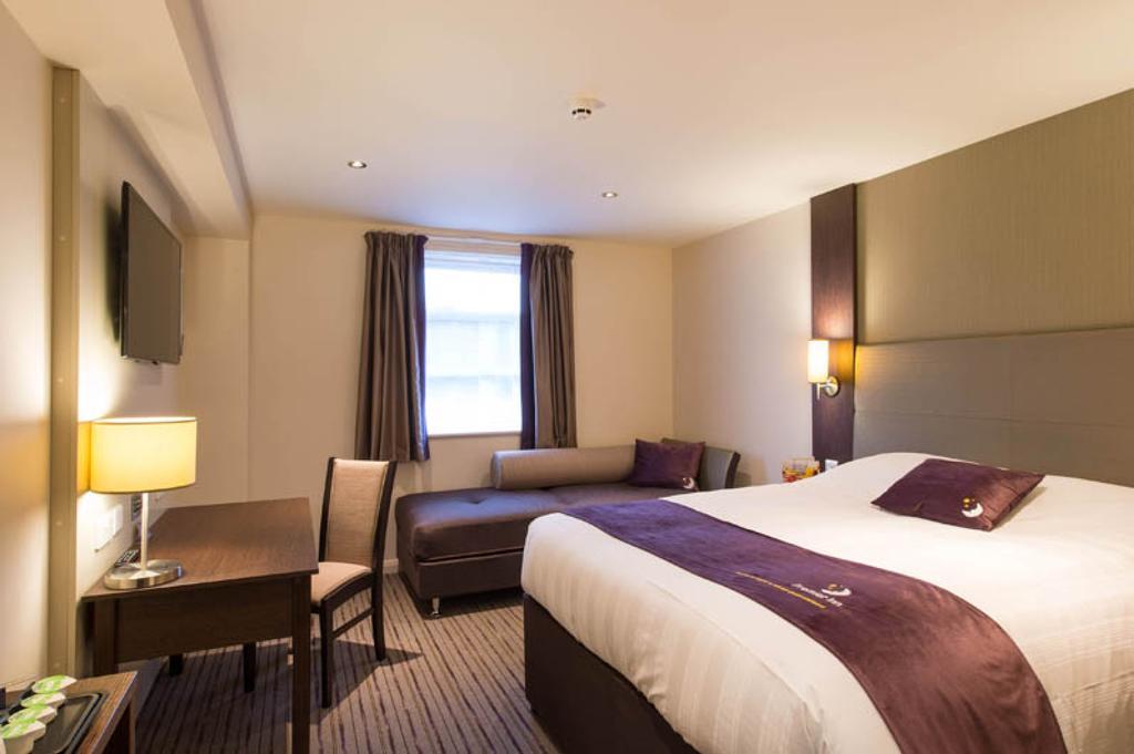 Premier Inn Dunfermline Room photo